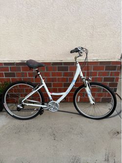 Women’s beach curser specialized