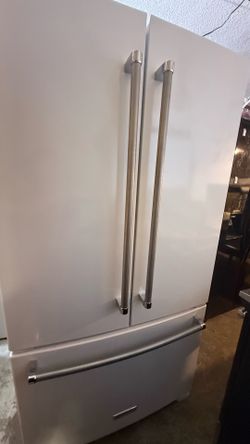 Refrigerator kitchen Aid white
