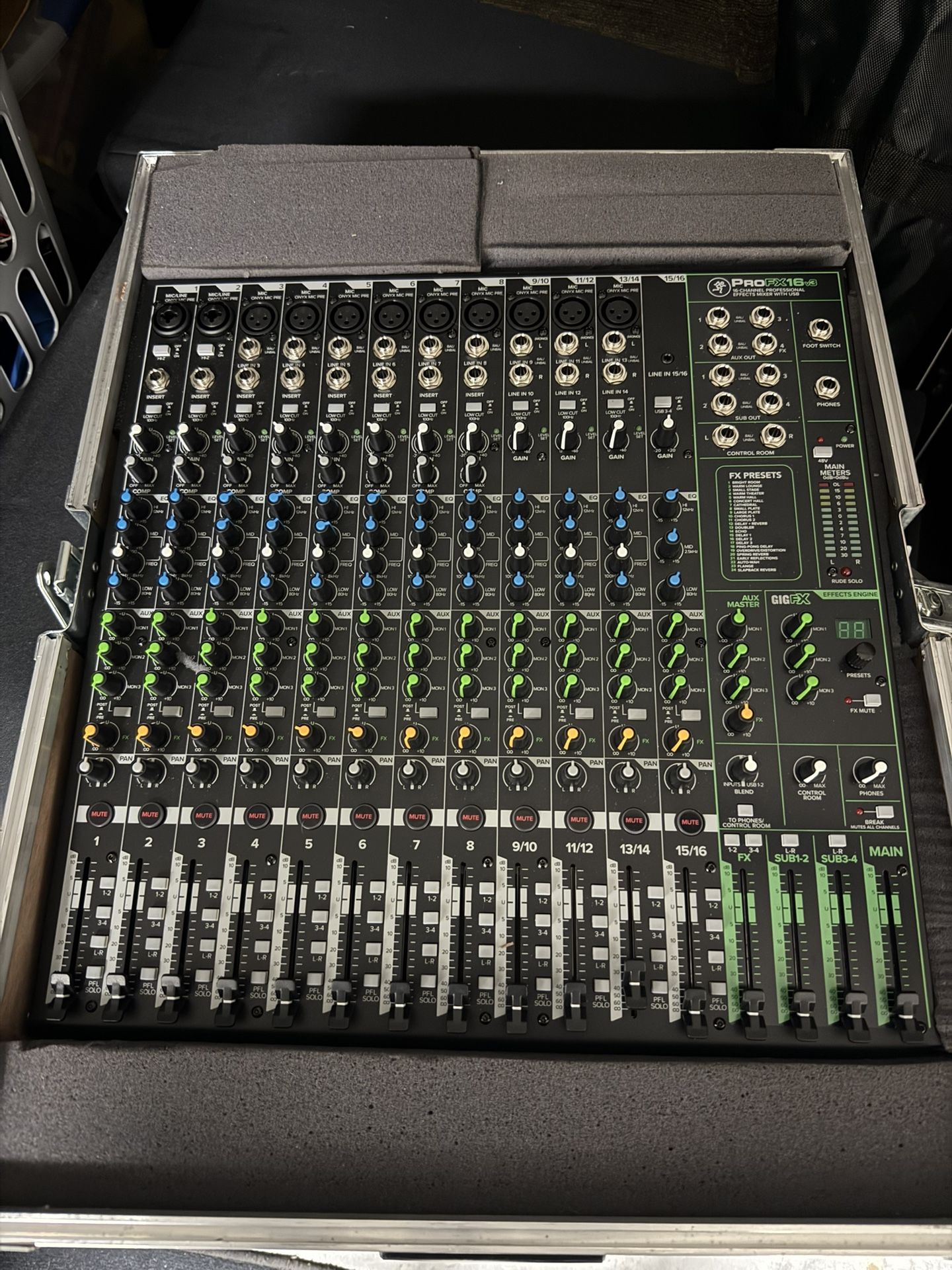 Mackie Pro FX 16 Channel Mixer with Flight Case