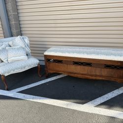 Bedroom bench with matching chair, solid wood/ banca y silla de Madera solida.
