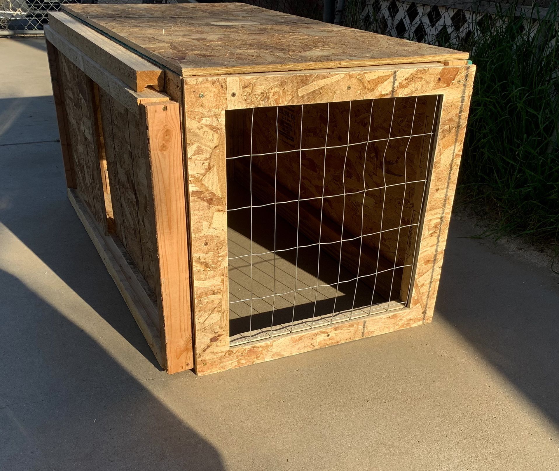 Dog Kennel / House For Training