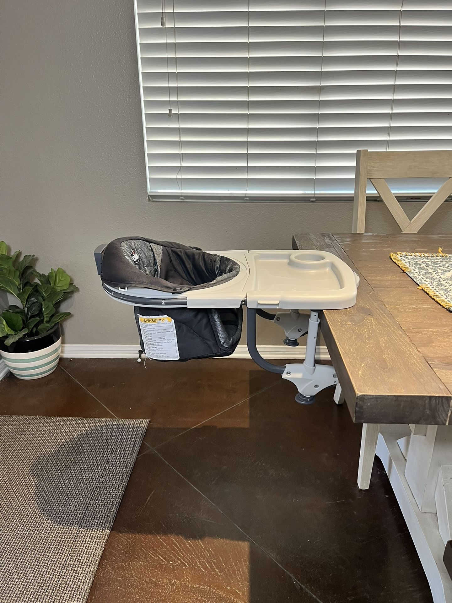 Chicco Fastlock 360 Hook-On High Chair - Charcoal