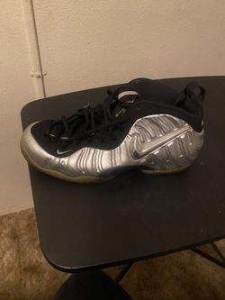 Nike Foams Size 11.5