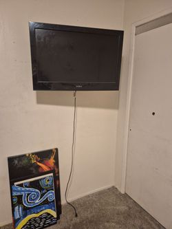 Insignia Flat Screen TV Wall Mounted