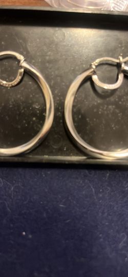 5.2grams soild sterling silver 925 earrings