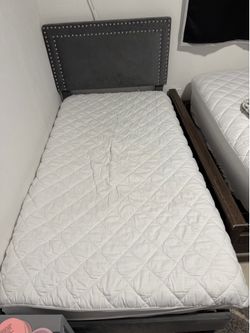 Cama unipersonal con Colchon(twin bed)