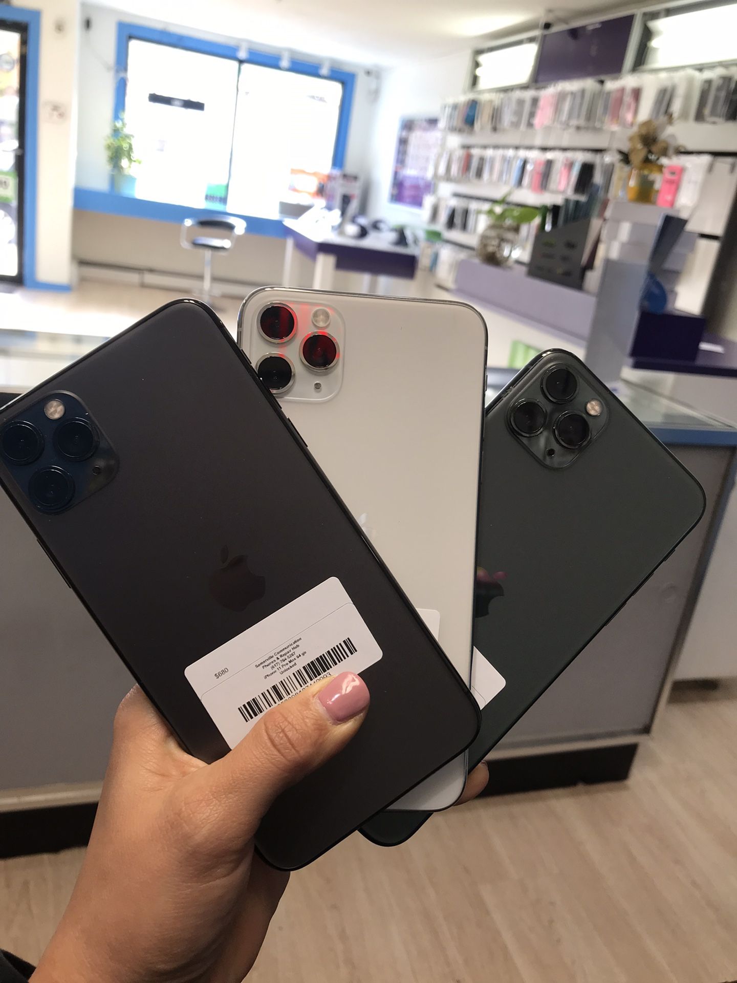 Factory Unlocked iphone 11 pro Max 64gb , sold with store warranty 