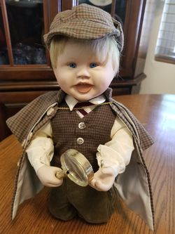 SHERLOCK HOLMES PORCELAIN DOLL BRAND NEW $15.