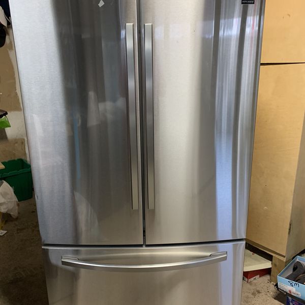 Samsung 28.2cu ft French Door Refrigerator with Ice Maker (Fingerprint