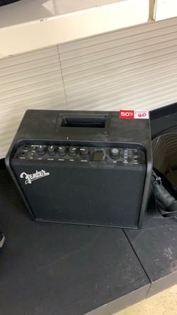 FENDER GUITAR AMPLIFIER