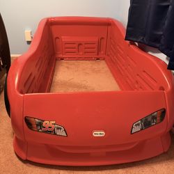 Little Tikes Disney Lightning McQueen Twin Size Racecar Bed