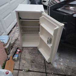 Refrigerator  85 Doll