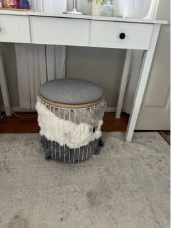 Table/seat with storage