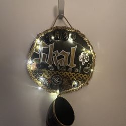 Custome Signs And Wreaths 