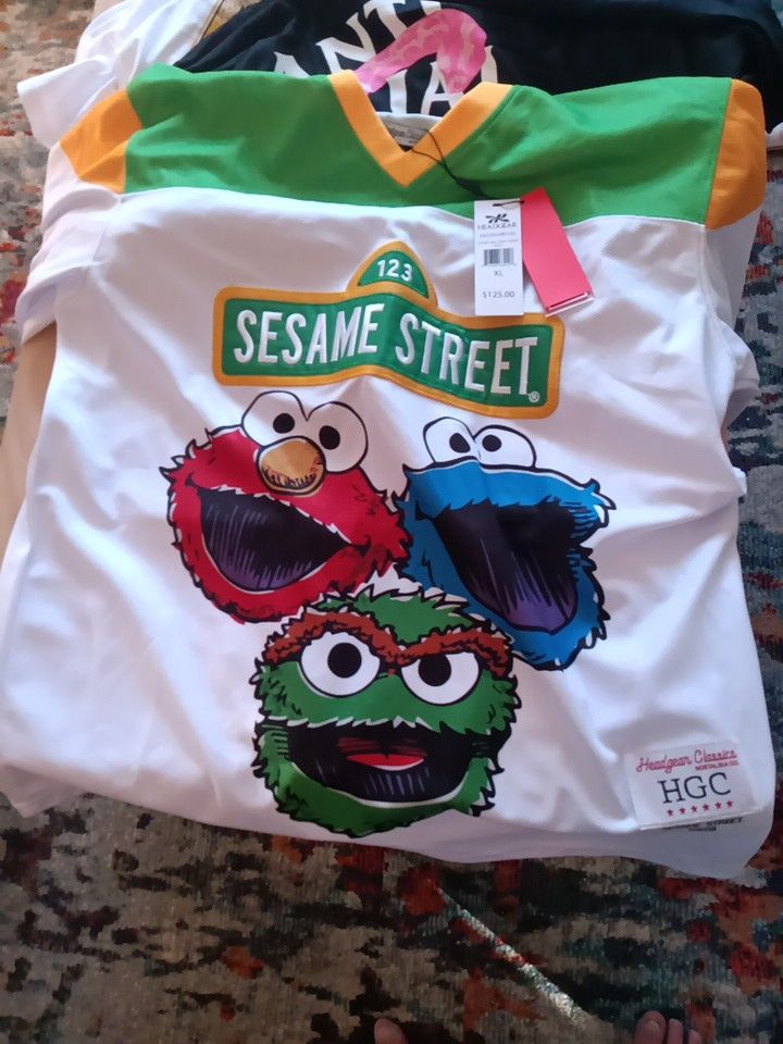 Headgear Xl Sesame St.jersey New With Tags