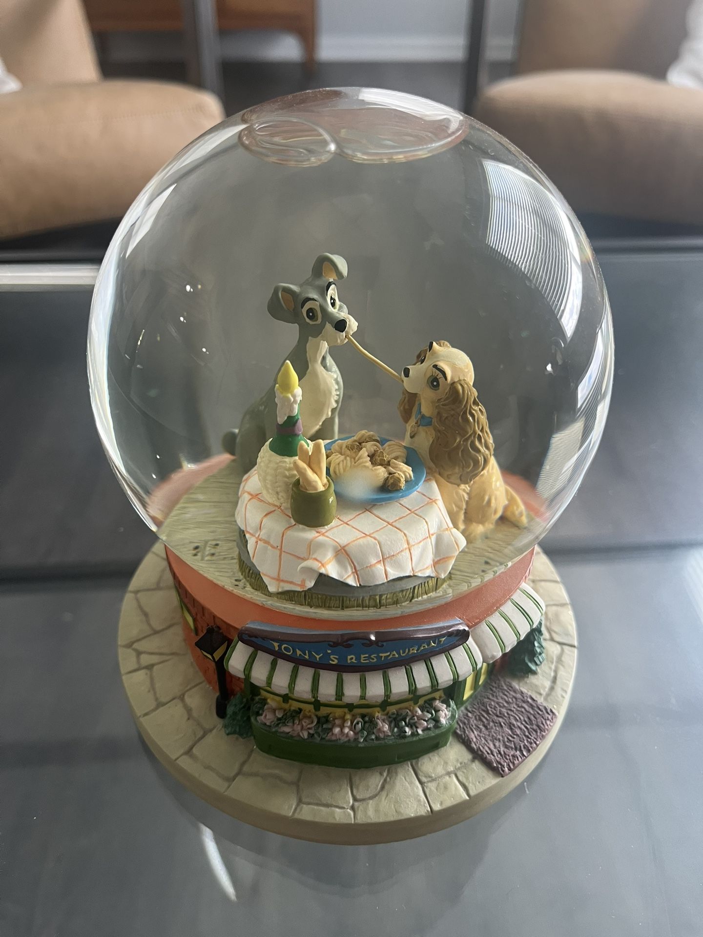 Lady & The Tramp Snowglobe