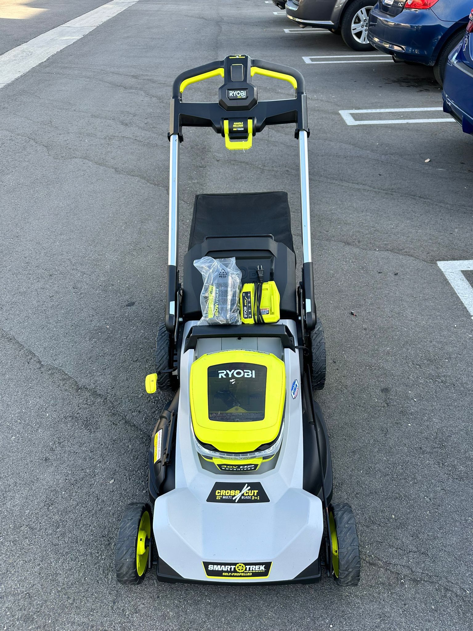 Ryobi Lawn Mower Self Propelled Croos cut . Come w. 1fast charger and 1 6ah Battery (New)