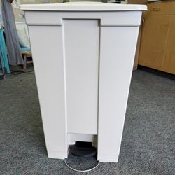 $70 NEW! (Still In Box) Fire-Safe Step-On Receptacle Can 