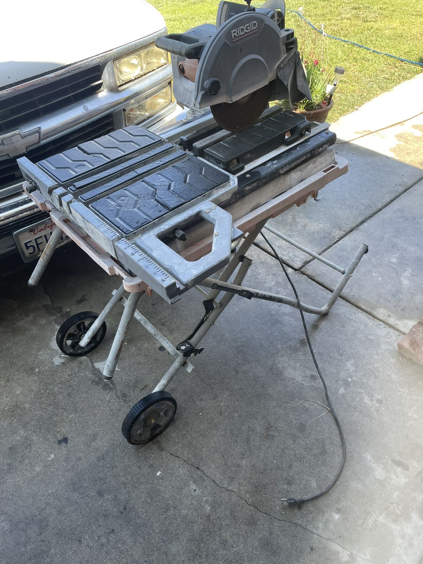 RIDGID 10 in. Wet Tile Saw with Stand