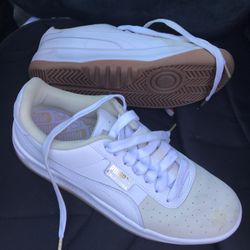 Very Nice Leather Puma Sneakers Only $30 Firm