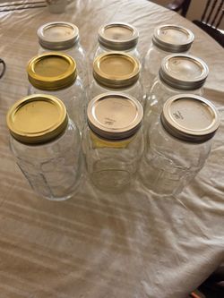 9 ball mason jars 32 oz/4 cups, w/tops and lids, fruit, vegetables, chiles, salsa, jams,jelly.
Pickup East side by Lee Trevino and Pelicano , Cash Onl