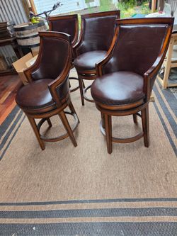 4 nice swivel barstools