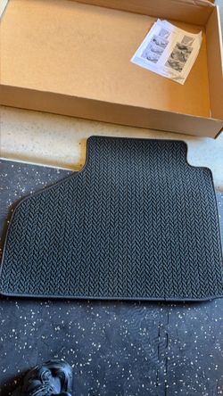 NEW OEM GMC Yukon 2nd Row Carpet Floor Mats