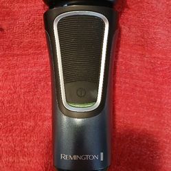 Mens Electric/ Rechargeable Shaver In Excellent Condition