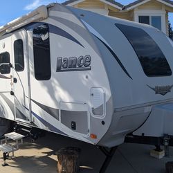 2018 Lance 2185 Travel Trailer (bunks! Sleeps 6) in super condition 1st owner