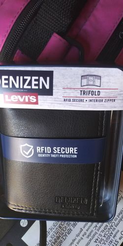 A,DENIZEN LEVI'S TRI-FOLD LEATHER