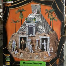 Spooky Town Haunted Pyramid 