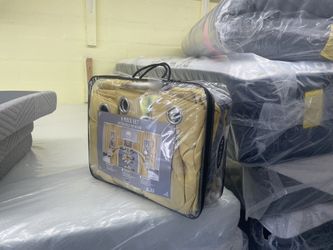 New, 9 Pcs Set,Reversible Prewash,Queen Size, 1 Quilt, 2 2 Pillow Shams, 6 Curtains, $70