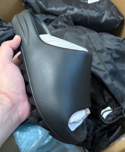 YZY YSY-01 BLACK SLIDES