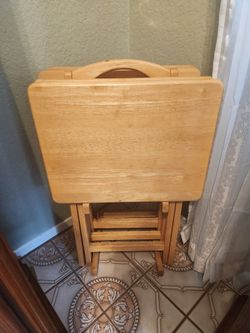 5 Piece TV Tray Set Great Condition