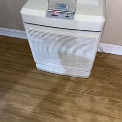 Holmes Air Purifier Model HAP-3004 With Ionizer