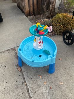 Free water tower toy