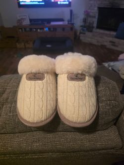 Bear Paw Slippers - Size 9 (2 pairs)