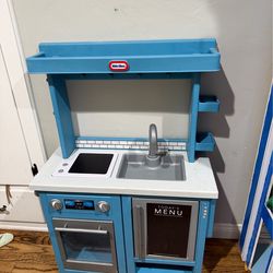 Play kitchen