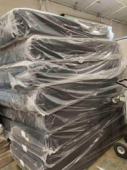 Deluxe brand full size mattress set