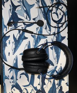 HyperX Cloud wired gaming headset (PlayStation edition) with a detachable boom microphone