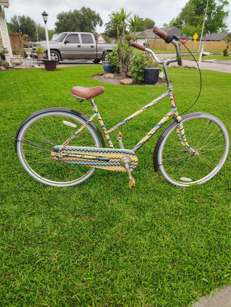 Used MISSONI TARGET BICYCLE, 3- speed cruiser bike, 700x 38 tires