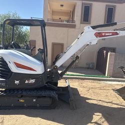 Excavator E35 W/thimb - Jackhammer And augers