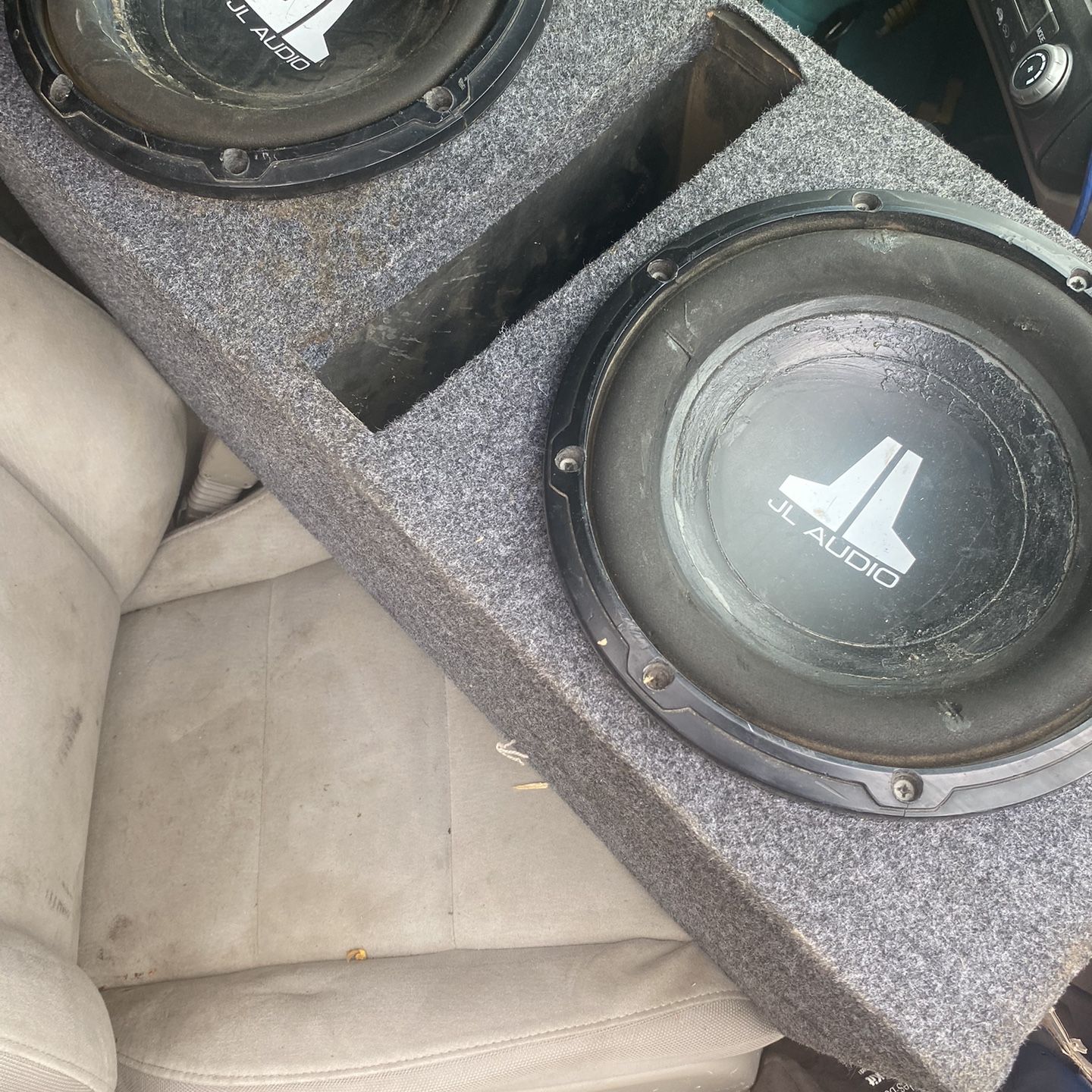 Alpine Amplifier And Jl Adió Subwoofers 