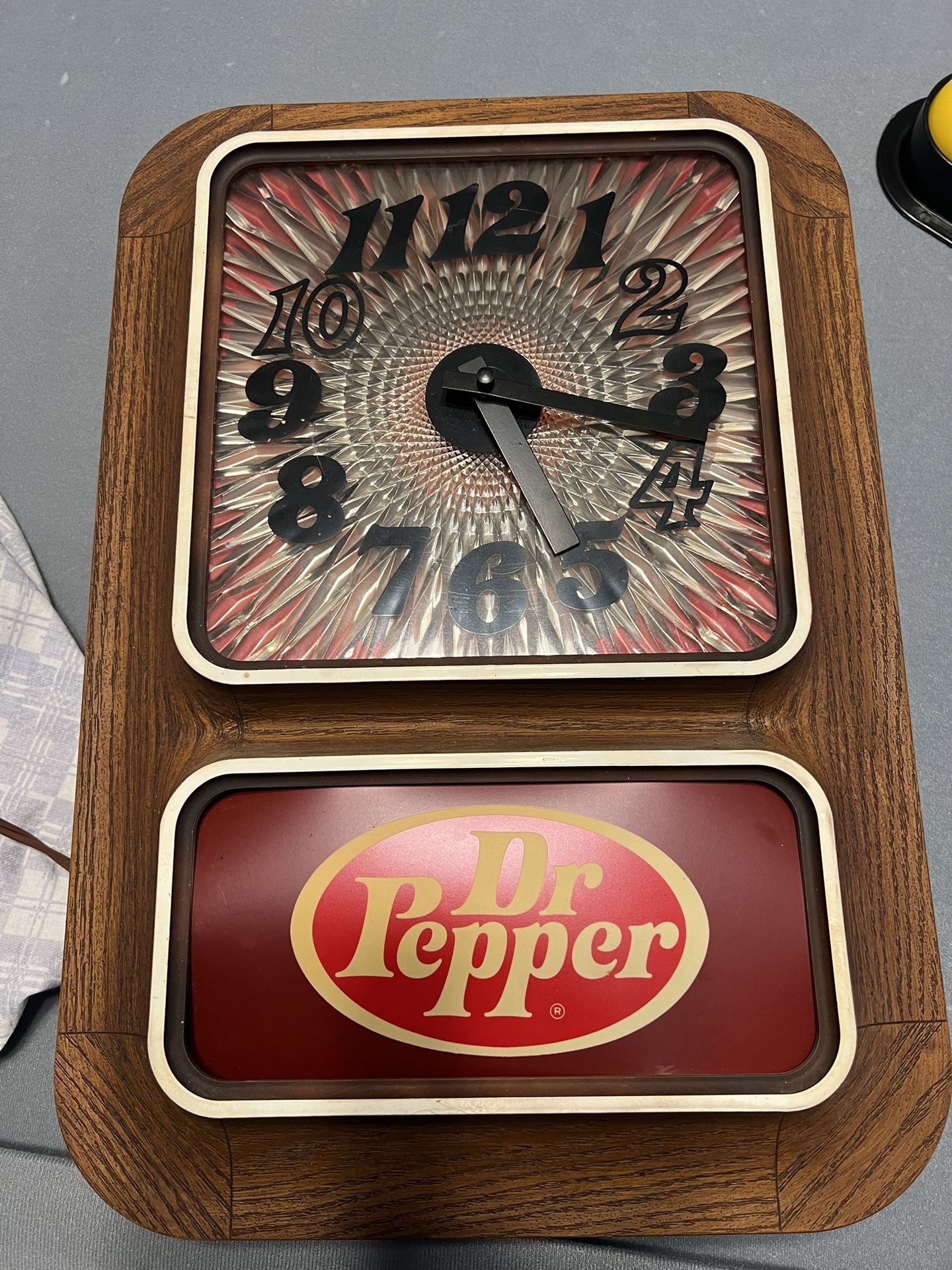 RARE DR. Pepper VINTAGE CLOCK!!!