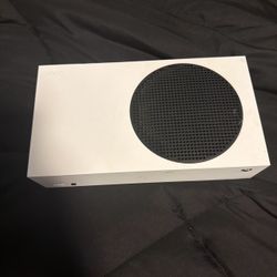 Like New Xbox Series S w/ Controlle
