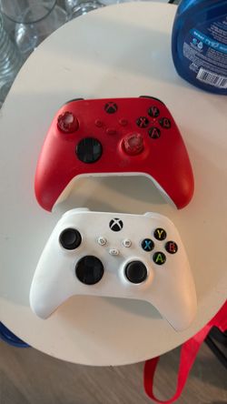 2 Xbox Wireless Controllers – White & Red