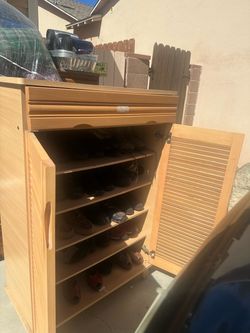 Shoe cabinet