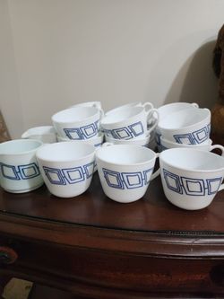 18 vintage Tea/Coffee Cups with Creamer White&Blue Pattern.