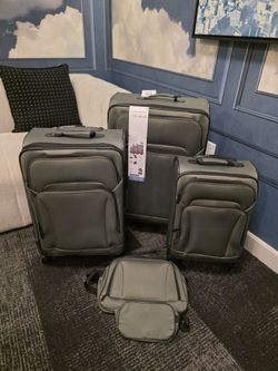 5 Piece Spinner Luggage Set, I 28in / 24 in Checked Bags, 20 in Carry-on Suitcase Gray