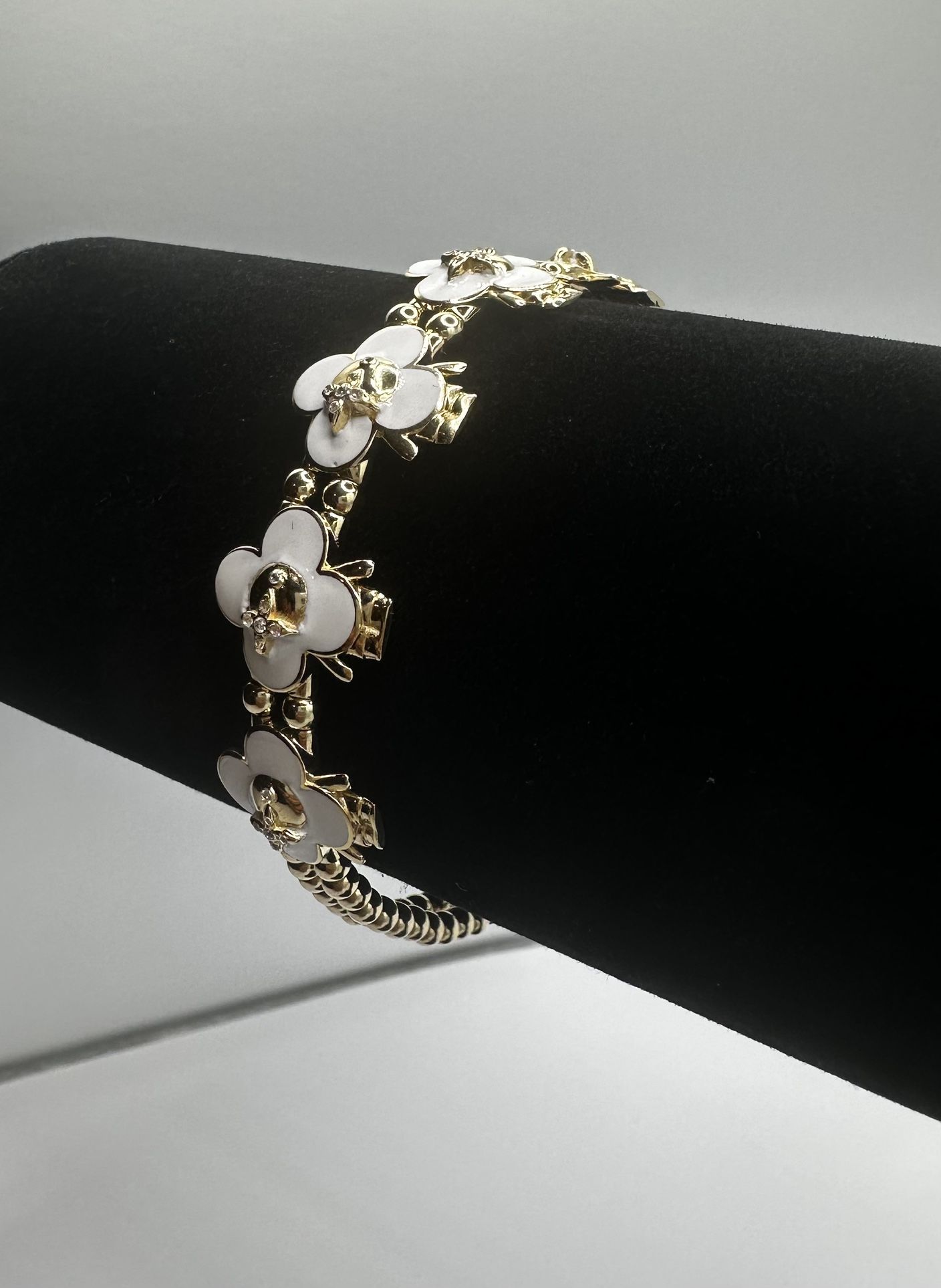 14k Gold White Flower Beaded Bracelet/ Manilla De Flores Blancas Con Bolitas Oro 14k